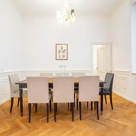 City Charm 3 Bdr